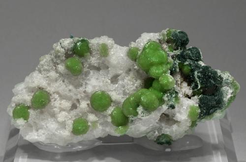 Wavellite on Quartz<br />Mauldin Mountain Quarries, Mauldin Mountain, Montgomery County, Arkansas, USA<br />7 × 3.2 × 2.9 cm<br /> (Author: Jordi Fabre)