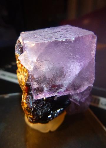 Fluorite on Sphalerite.<br />Mina Elmwood, Carthage, Distrito Central Tennessee Ba-F-Pb-Zn, Condado Smith, Tennessee, USA<br />48 mm x 50 mm x 34 mm<br /> (Author: franjungle)