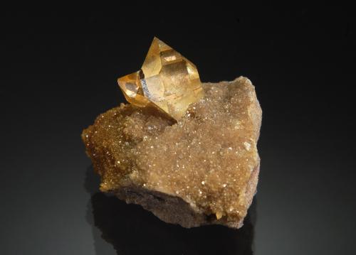 Quartz<br />Mina Crystal Grove Diamond, St Johnsville, Montgomery County, New York, USA<br />2.7 x 2.2 cm<br /> (Author: crosstimber)