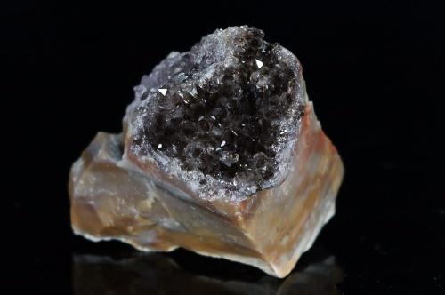 Cuarzo (variedad ahumado)<br />Afloramiento de liditas de El Castelluelo, El Castelluelo, Alacón, Comarca Andorra-Sierra de Arcos, Teruel, Aragon, Spain<br />6 x 4.5 cm<br /> (Autor: Ángel Rodríguez Benavent)