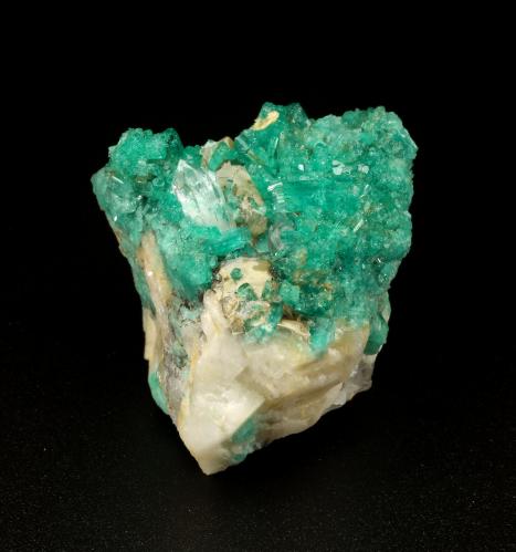 Beryl (variety emerald), Calcite, Quartz<br />Peñas Blancas Mine, Municipio San Pablo de Borbur, Western Emerald Belt, Boyacá Department, Colombia<br />43x30x34mm, aggregate with xls up to 10mm<br /> (Author: Fiebre Verde)