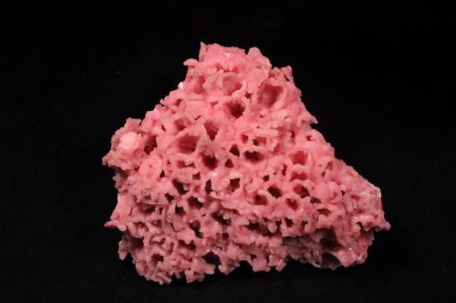 Rhodochrosite after Calcite, Quartz, Pyrite<br />Mina Oppu, Nishimeya-mura, Distrito Nakatsugaru, Prefectura Aomori, Región Tohoku, Isla Honshu, Japón<br />115 mm x 100 mm x 50 mm<br /> (Author: Don Lum)