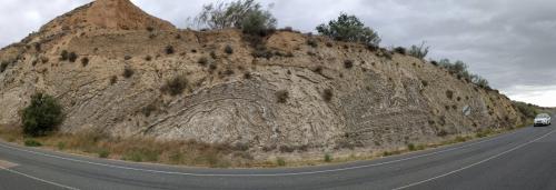 Panorámica de la carretera NA-134, entre KM 44 y 45, Azagra, Ribera del Alto Ebro, merindad de Estella, Comunidad Foral de Navarra, España. (Autor: Carles)