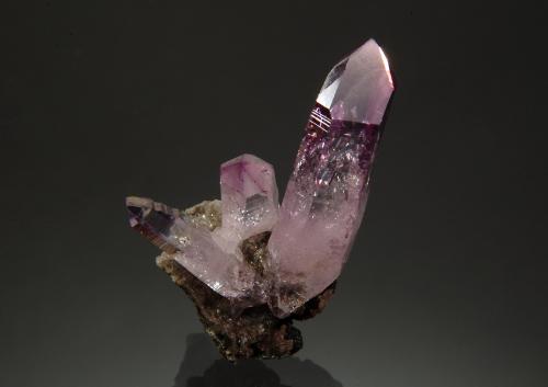 Quartz (variety amethyst)<br />Piedra Parada (Las Vigas), Municipio Tatatila, Veracruz (Veracruz de Ignacio de la Llave), Mexico<br />2.3 x 2.4 cm<br /> (Author: crosstimber)