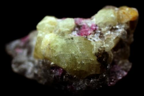 Londonita<br />Ambatofotsikely, Comuna Fidirana, Distrito Betafo, Región Vakinankaratra, Madagascar<br />29 x 18 x 17 mm.<br /> (Autor: José Luis Zamora)