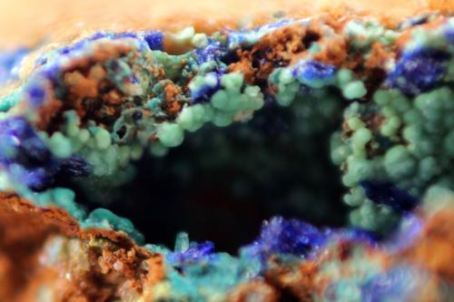 Zincolivenita<br />Reformada Mine, El Pinar de Bédar, Bédar, Comarca Levante Almeriense, Almería, Andalusia, Spain<br />25 x 24 x 23 mm.<br /> (Autor: José Luis Zamora)
