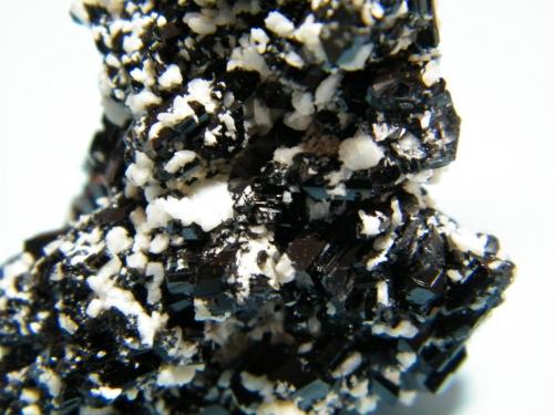 Beryl (variety goshenite) and Schorl<br />Monte Erongo, Usakos, Región Erongo, Namibia<br />33mm x 60mm x 28mm<br /> (Author: Heimo Hellwig)