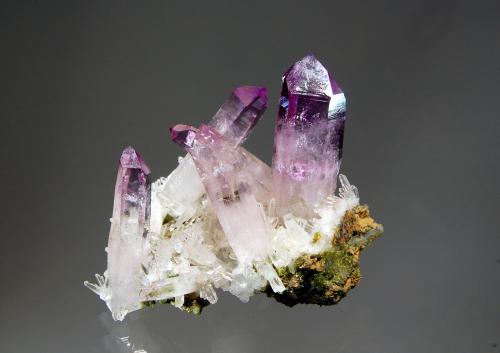 Quartz (variety amethyst)<br />Piedra Parada (Las Vigas), Municipio Tatatila, Veracruz (Veracruz de Ignacio de la Llave), Mexico<br />4.5 x 5.0 cm<br /> (Author: crosstimber)