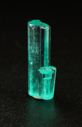 Beryl (variety emerald)<br />Chivor mining district, Palo Arañado Mine, Municipio Chivor, Eastern Emerald Belt, Boyacá Department, Colombia<br />18mm<br /> (Author: Fiebre Verde)