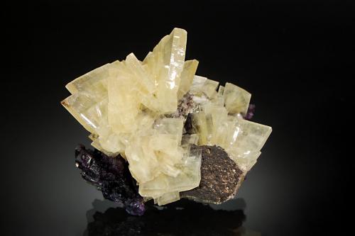 Barite<br />Denton Mine, Goose Creek Mine group, Harris Creek Sub-District, Hardin County, Illinois, USA<br />5.3 x 6.7 cm<br /> (Author: crosstimber)