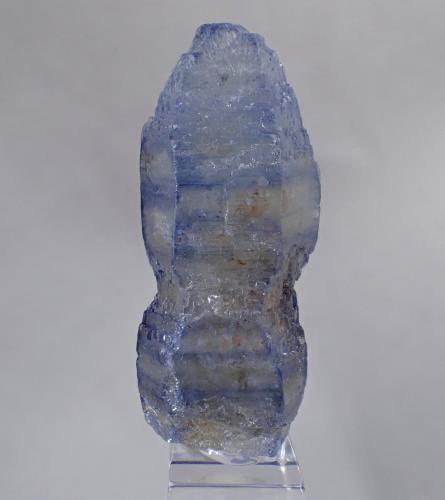 Corundum (variety sapphire)<br />Ratnapura, Ratnapura District, Sabaragamuwa Province, Sri Lanka<br />38 mm x 16 mm x 12 mm<br /> (Author: Don Lum)