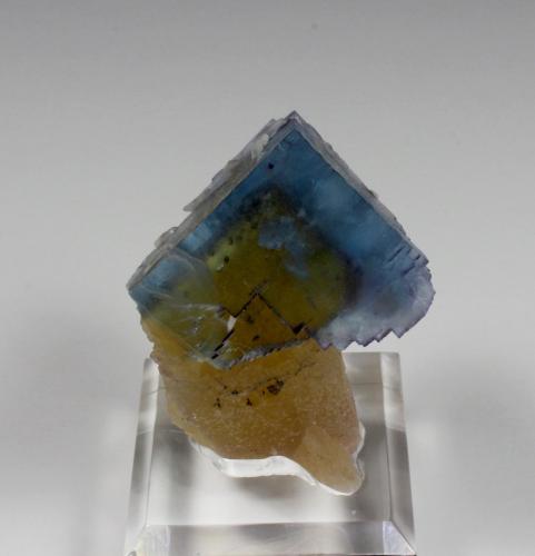 Fluorite, Calcite<br />Minerva I Mine, Ozark-Mahoning group, Cave-in-Rock Sub-District, Hardin County, Illinois, USA<br />78 mm x 51 mm x 48 mm<br /> (Author: Don Lum)