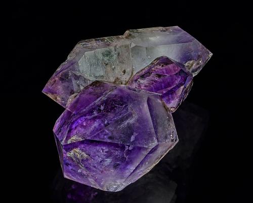 Quartz (variety amethyst)<br />Jacksons Crossroads, Wilkes County, Georgia, USA<br />8.9 x 5.7 cm<br /> (Author: am mizunaka)