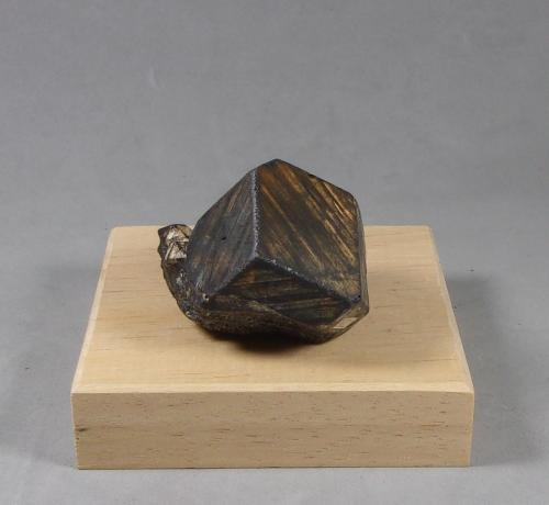 Magnetita<br />Nordmark, Filipstad, Värmland, Suecia<br />3,5 x 3 x 3,1 cm.<br /> (Autor: J. G. Alcolea)