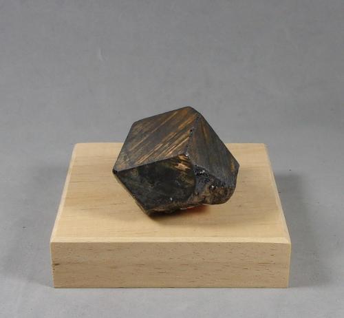 Magnetita<br />Nordmark, Filipstad, Värmland, Suecia<br />3,5 x 3 x 3,1 cm.<br /> (Autor: J. G. Alcolea)