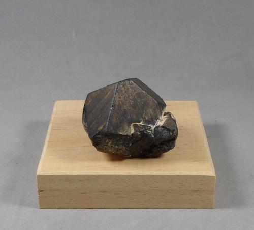 Magnetita<br />Nordmark, Filipstad, Värmland, Suecia<br />3,5 x 3 x 3,1 cm.<br /> (Autor: J. G. Alcolea)