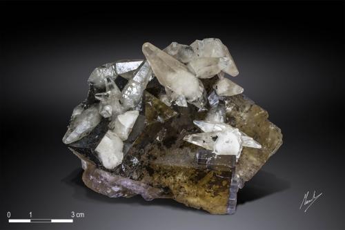 Fluorite and Calcite<br />Minerva I Mine, Ozark-Mahoning group, Cave-in-Rock Sub-District, Hardin County, Illinois, USA<br />105 x 80 mm<br /> (Author: Manuel Mesa)