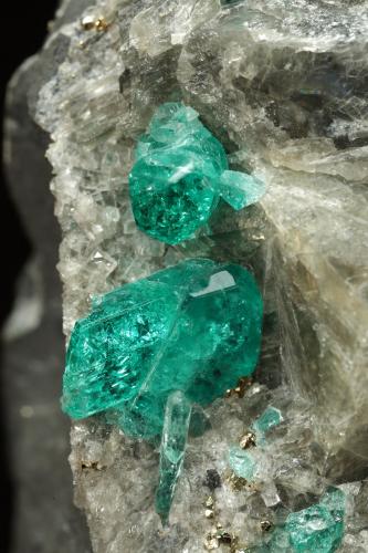 Beryl (variety emerald), Calcite, Pyrite, Muscovite<br />Chivor mining district, Municipio Chivor, Eastern Emerald Belt, Boyacá Department, Colombia<br />126x68x42, xls up to 10mm<br /> (Author: Fiebre Verde)