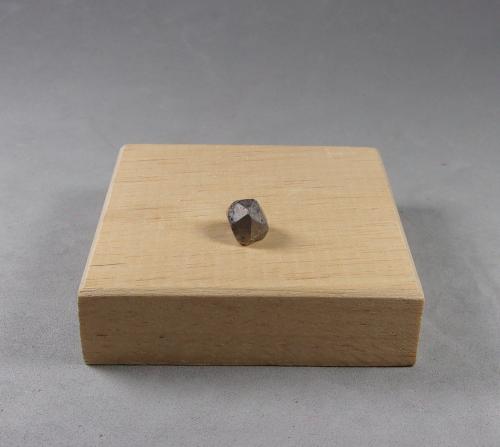 Cobaltita<br />Minas Skuterud, Modum, Viken, Noruega<br />0,8 x 0,7 x 0,7 cm.<br /> (Autor: J. G. Alcolea)
