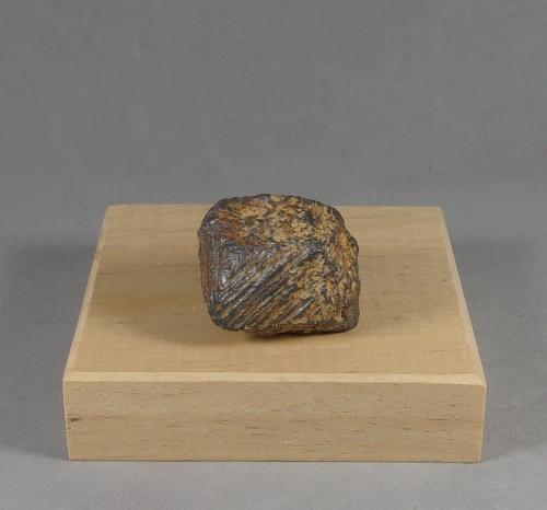 Magnetita<br />Región Vakinankaratra, Madagascar<br />3 x 2,5 x 2,5 cm.<br /> (Autor: J. G. Alcolea)