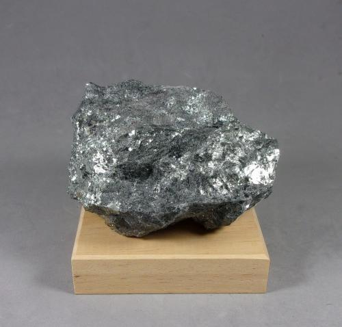 Altaita<br />Mattagami Lake Mine, Mattagami, Nord-du-Québec, Québec, Canada<br />7,3 x 6,8 x 4,3 cm.<br /> (Autor: J. G. Alcolea)