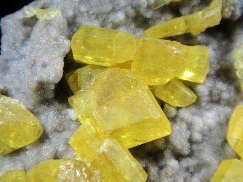Azufre<br />Cianciana Mines, Cianciana, Agrigento (Girgenti) Province, Sicily, Italy<br />Cristal de 2 cm.<br /> (Autor: Antonio P. López)