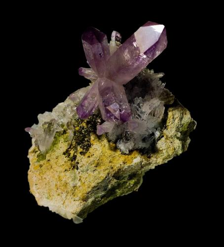 Quartz (Variety Amethyst)<br />Piedra Parada (Las Vigas), Municipio Tatatila, Veracruz (Veracruz de Ignacio de la Llave), Mexico<br />12 cm<br /> (Author: Nunzio)