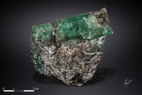 Beryl (variety emerald)<br />Malyshevo, Sverdlovsk Oblast, Ural, Rusia<br />83 X 73 mm<br /> (Author: Manuel Mesa)