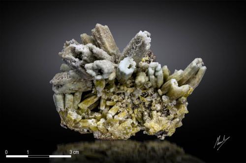 Plumbogummite and Pyromorphite<br />Gongcheng, Guilin Prefecture, Guangxi Zhuang Autonomous Region, China<br />70 X 55 mm<br /> (Author: Manuel Mesa)