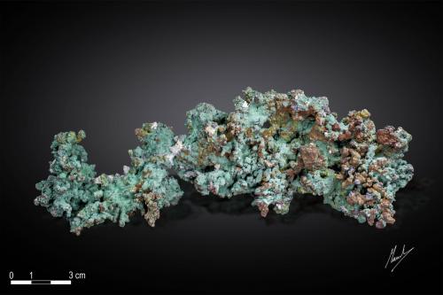 Copper and Malachite<br />Bou Nahas Mine, Oumjrane mining area, Alnif Commune, Tinghir Province, Drâa-Tafilalet Region, Morocco<br />190 X 70 mm<br /> (Author: Manuel Mesa)