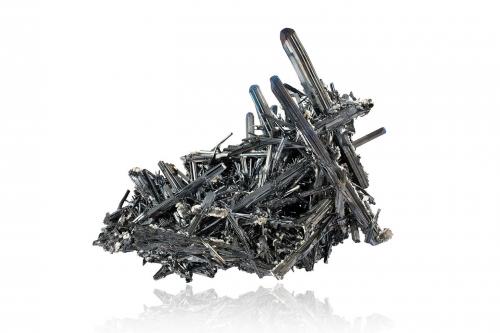 Stibnite<br />Xikuangshan depósito de antimonio, Lengshuijiang, Prefectura  Loudi, Provincia Hunan, China<br />24.0x 12.5 x 17.0 cm<br /> (Author: MIM Museum)