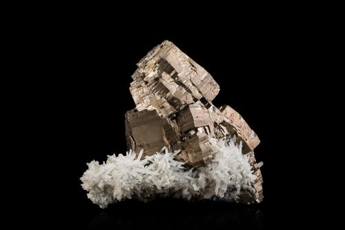 Pyrrhotite with Quartz<br />Mina Nikolaevski, Dalnegorsk, Distrito urbano Dalnegorsk, Primorsky Krai, Far-Eastern Region, Rusia<br />13.0	x 8.0 x 10.5 cm<br /> (Author: MIM Museum)