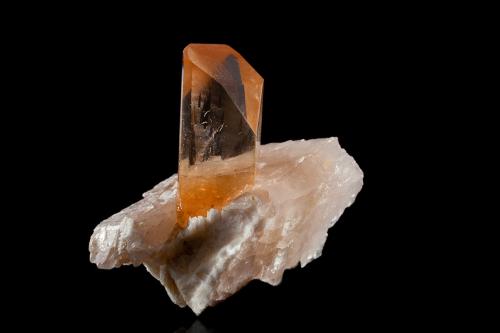 Topaz on Quartz<br />Gaoligong Mountains, Nujiang Valley, Nujiang Autonomous Prefecture, Yunnan Province, China<br />6.0	x 10.0 x 10.0 cm<br /> (Author: MIM Museum)