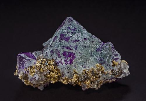 Fluorite, Pyrite, Muscovite<br />Kara-Oba, Betpak-Dala (Bet-Pak-Dala) Desert, Karaganda Region, Kazakhstan<br />5.1 x 3.5 cm<br /> (Author: am mizunaka)