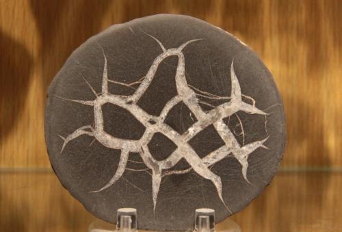 Calcite (septarian nodule)<br />Guipúzcoa / Gipuzkoa, País Vasco (Euskadi), España<br />9 cm x 8 cm x 5 cm<br /> (Author: franjungle)