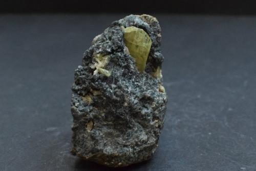 Crisoberilo<br />Tsitondroina, Ikalamavony District, Haute Matsiatra Region, Madagascar<br />6 x 4 x 4 cm<br /> (Autor: Antonio Alcaide)