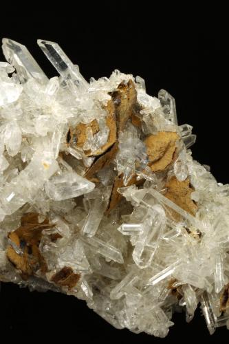 Quartz, Siderite<br />Peñas Blancas Mine, Municipio San Pablo de Borbur, Western Emerald Belt, Boyacá Department, Colombia<br />74x126x42mm<br /> (Author: Fiebre Verde)