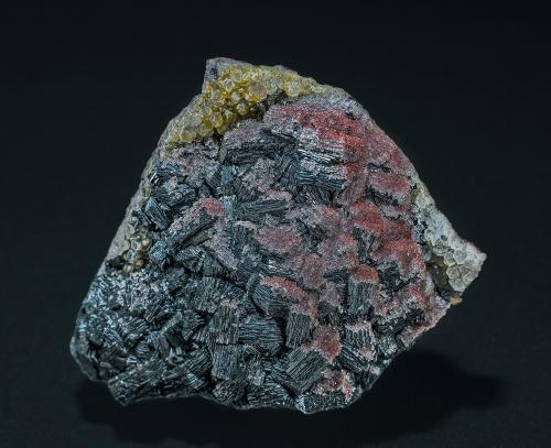 Hematite, Quartz<br />Brézouard, Les Vosges Massif, Lapoutroie, Ribeauvillé, Haut-Rhin, Grand Est, France<br />5.8 x 5.0 cm<br /> (Author: am mizunaka)