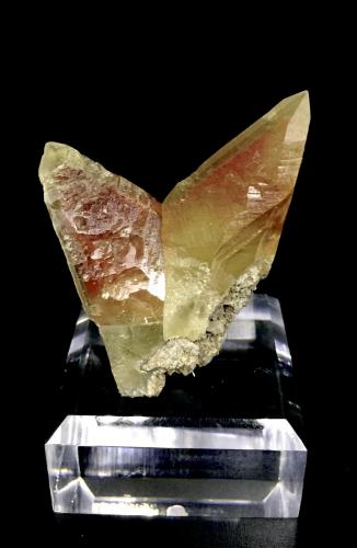 Calcite<br />Fletcher Mine, West Fork, Viburnum Trend District, Reynolds County, Missouri, USA<br />5 cm x 4.7 cm x 3 cm<br /> (Author: Turbo)