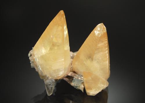 Calcite<br />Joplin Field, Tri-State District, Jasper County, Missouri, USA<br />4.2 x 5.5 x 5.6 cm<br /> (Author: crosstimber)