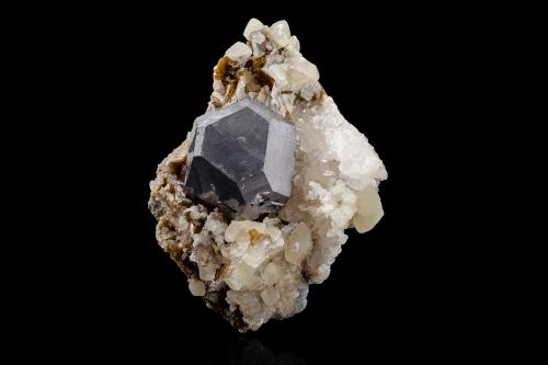 Galena with Calcite and Siderite<br />Neudorf, Distrito minero Harzgerode, Harz, Sajonia-Anhalt/Sachsen-Anhalt, Alemania<br />9.0 x 7.0 x 4.0 cm<br /> (Author: MIM Museum)