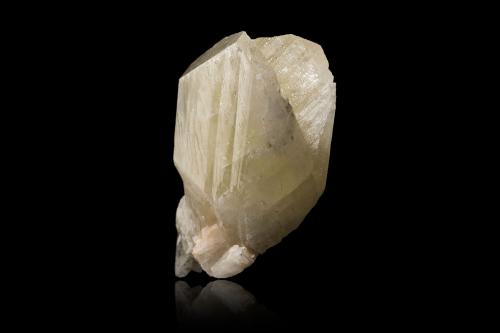 Montebrasite<br />Galiléia, Vale do Rio Doce, Minas Gerais, Brazil<br />10.0	x 10.0 x 16.0 cm<br /> (Author: MIM Museum)