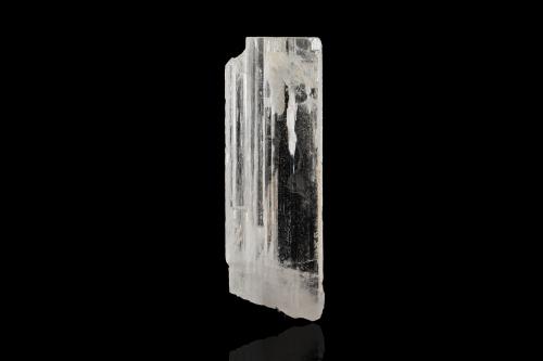 Hambergite<br />Stak Nala, Haramosh Mountains, Skardu District, Gilgit-Baltistan (Northern Areas), Pakistan<br />7.5	x 3.0 x 1.0 cm<br /> (Author: MIM Museum)