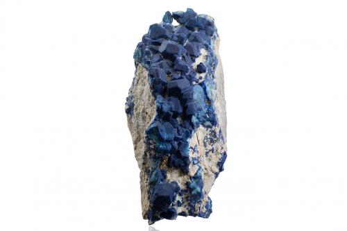 Sodalite<br />Sar-e Sang, Valle Koksha, Distritos Khash & Kuran Wa Munjan, Provincia Badakhshan, Afganistán<br />24.0	x 11.0 x 9.0 cm<br /> (Author: MIM Museum)