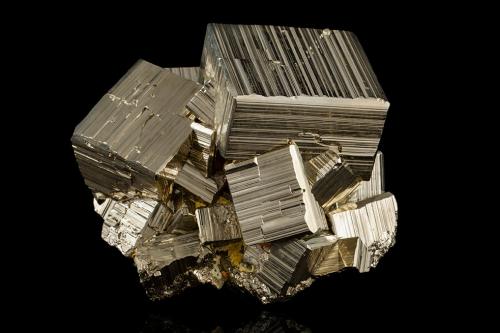 Pyrite<br />Mina Huanzala, Distrito Huallanca, Provincia Dos de Mayo, Departamento Huánuco, Perú<br />14.5	x 13.0 x 12.0 cm<br /> (Author: MIM Museum)