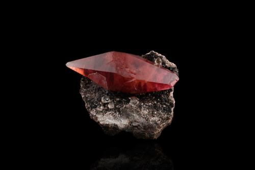 Rhodochrosite<br />Uchucchacua Mine, Oyón Province, Lima Department, Peru<br />5.5 x 3.5 x 4.0	cm<br /> (Author: MIM Museum)