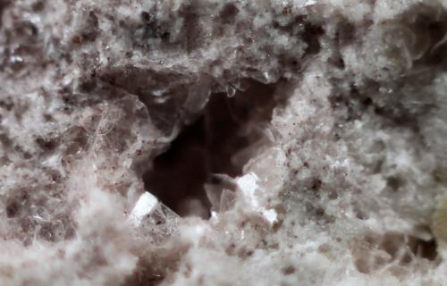 Alunita<br />Cerro del Cinto Mine, Rodalquilar, Níjar, Comarca Metropolitana de Almería, Almería, Andalusia, Spain<br />30 x 20 x 17 mm<br /> (Autor: José Luis Zamora)