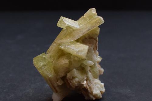 Brasilianita<br />Linópolis, Divino das Laranjeiras, Vale do Rio Doce, Minas Gerais, Brazil<br />5,5 x 5 x 3 cm<br /> (Autor: Antonio Alcaide)