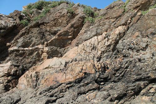 Otras formas pegmatíticas intruyendo el gneis porfiroblastico<br />Xilloi beach, O Vicedo, Comarca da Mariña Occidental, Lugo, Galicia / Galiza, Spain<br /><br /> (Autor: Jesús López)