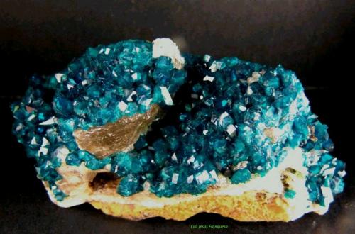 Dioptasa.<br />Depósito Altyn-Tyube, Zona Altyn-Tyube, Estepas Kirguises, Región Karaganda, Kazajstán<br />70x55 mm<br /> (Autor: Jesus Franquesa Baucells)